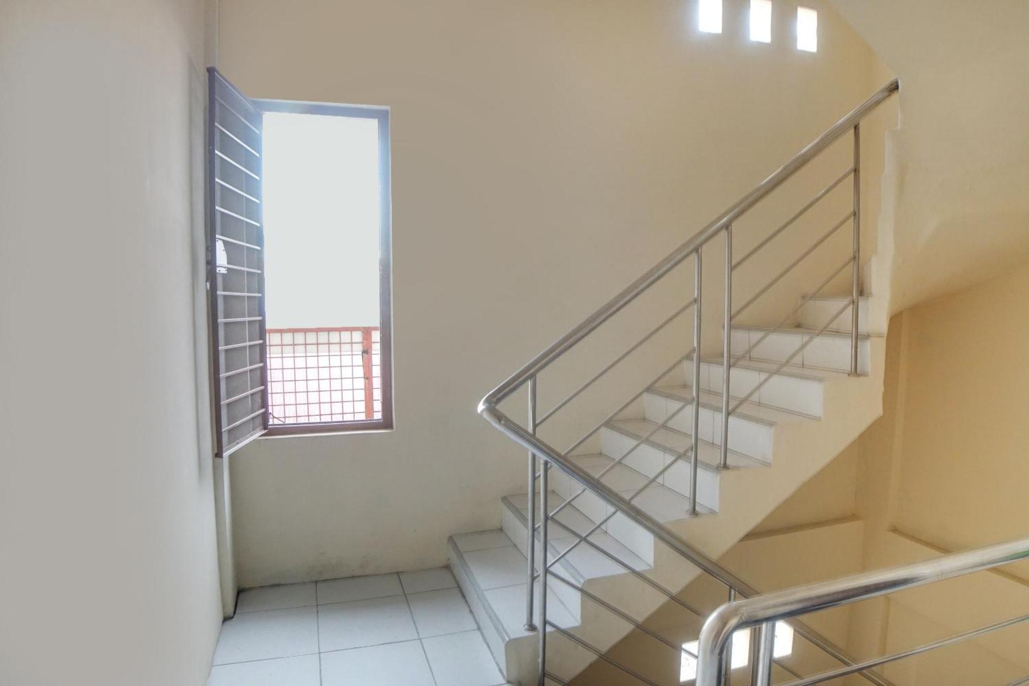 Spot On 91977 Kost Ketapang Syariah Hotel Medan Exterior photo