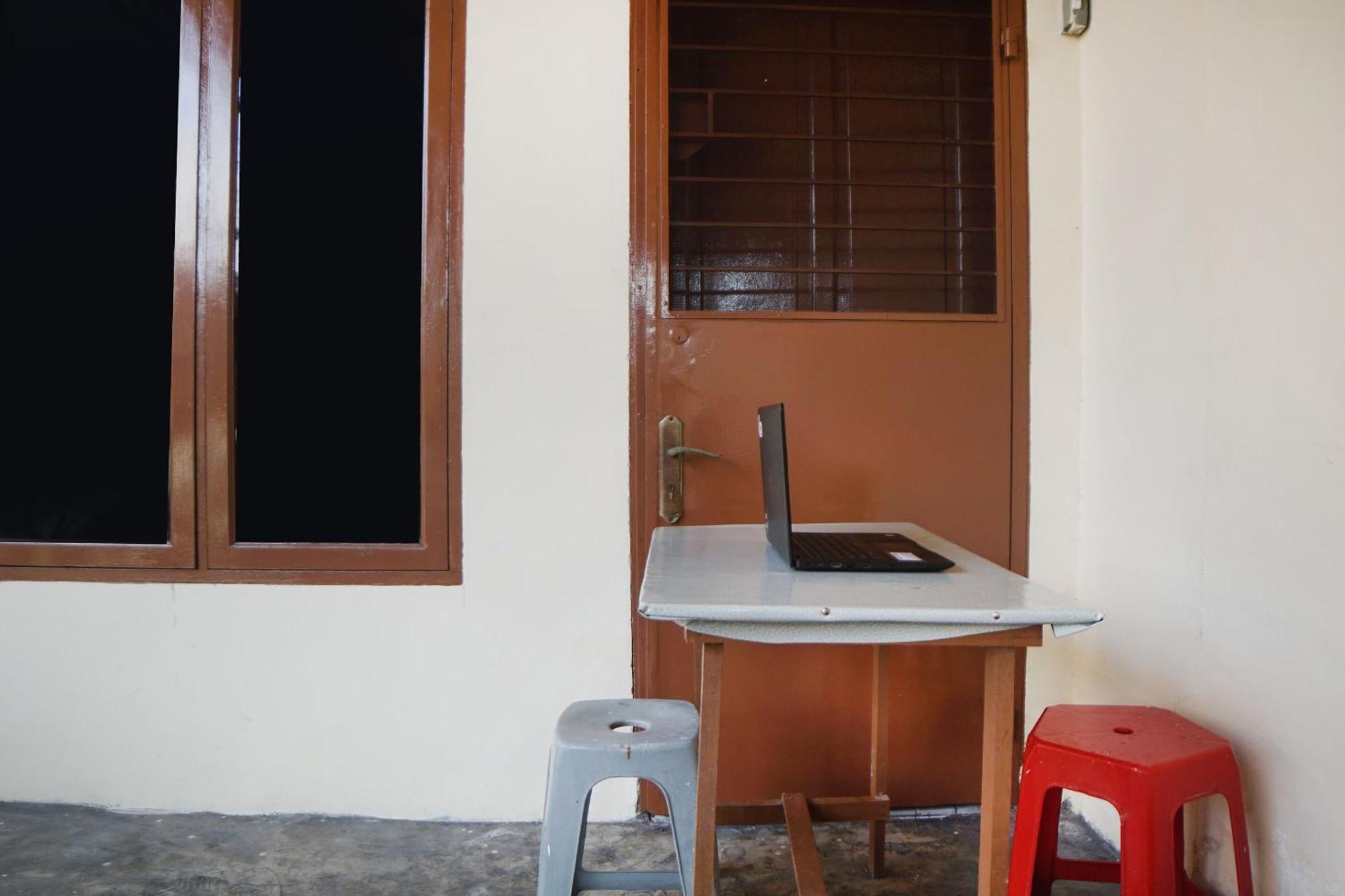 Spot On 91977 Kost Ketapang Syariah Hotel Medan Exterior photo